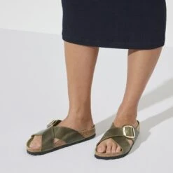 Birkenstock Siena Big Buckle Oiled Leather -Birkenstock 1024053 f closeup f